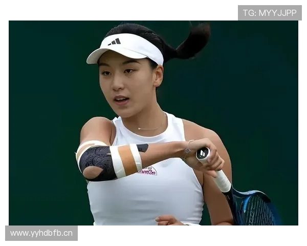 假设张帅上了时装周，球拍比名牌包还抢镜